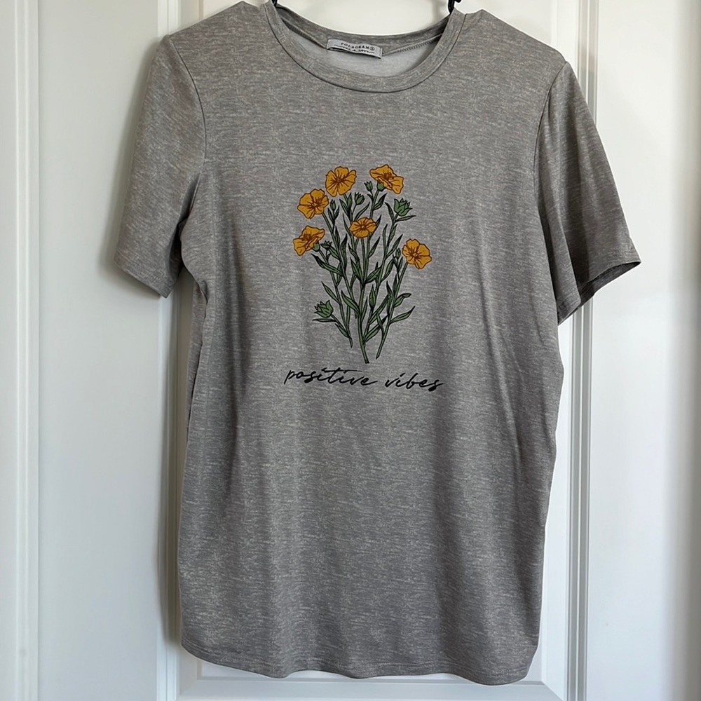 Small soft flower tee